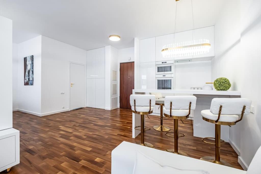 Luxury Princessa & Garage & Cable Tv Channels Apartament