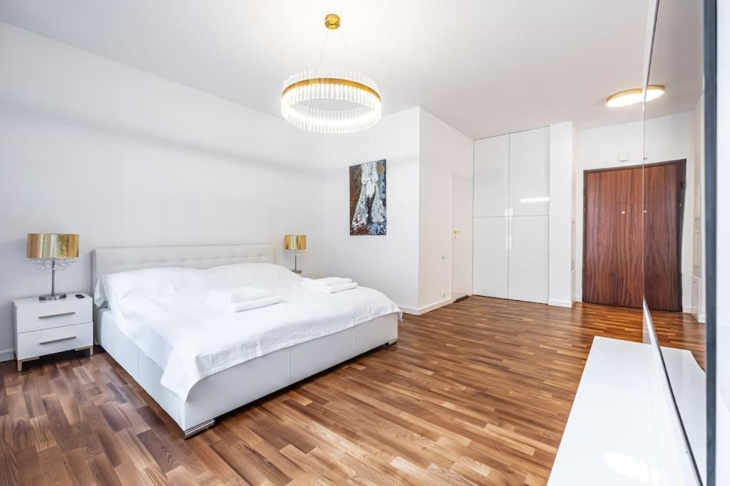 Luxury Princessa & Garage & Cable Tv Channels Apartament *