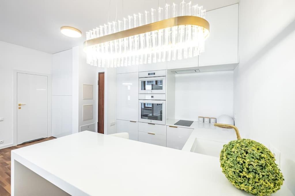 Luxury Princessa & Garage & Cable Tv Channels Apartament