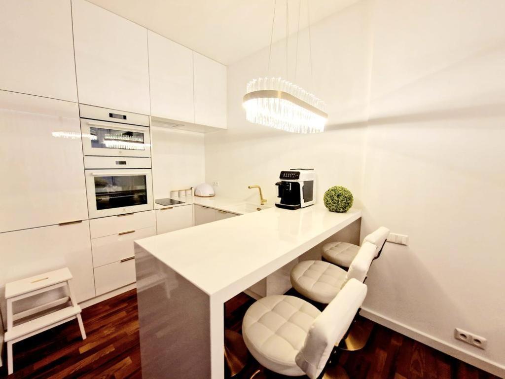 Apartament Luxury Princessa & Garage & Cable Tv Channels Warszawa